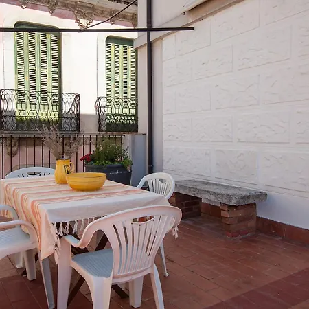 Apt Petxina Yellow * Lloret de Mar