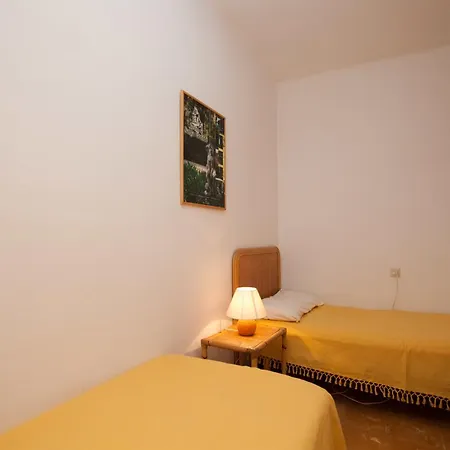 Apt Petxina Yellow Lloret de Mar
